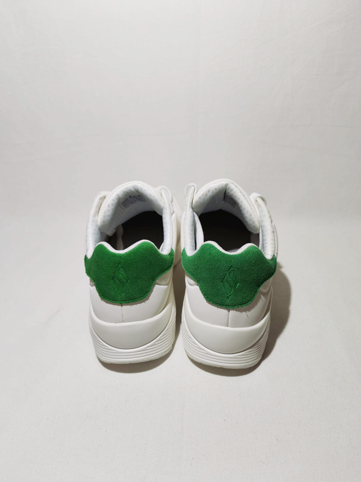 Skechers