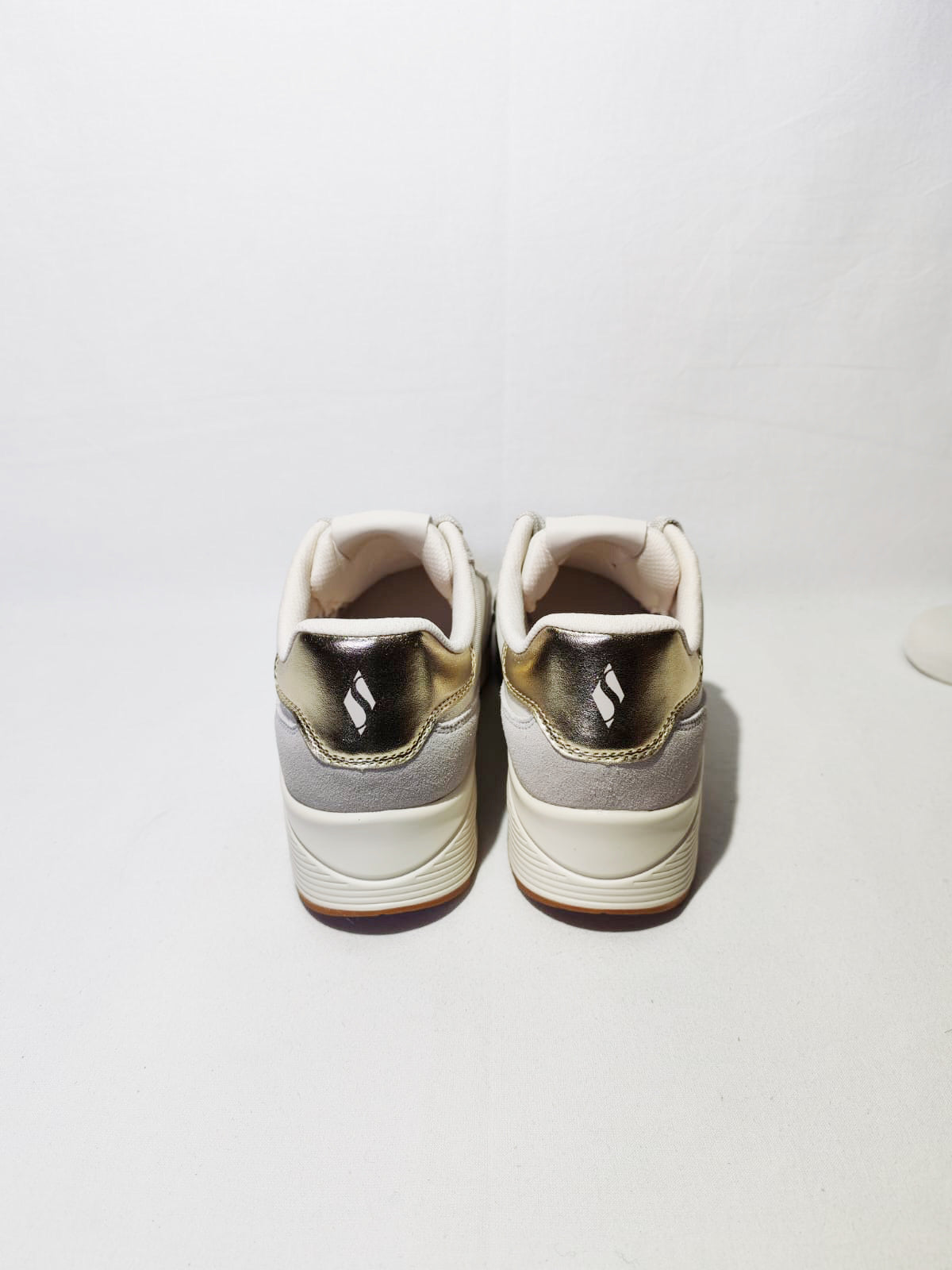 Skechers